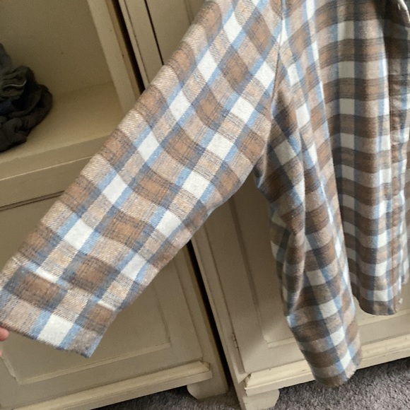 Shacket - Picture 4 of 4